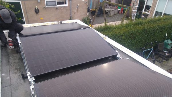 Zwart zonnepanelensysteem in Apeldoorn