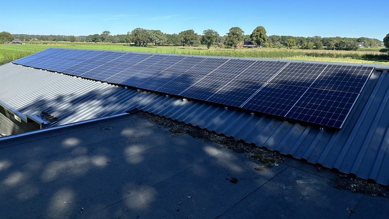 20 zonnepanelen op hellend dak in Holten