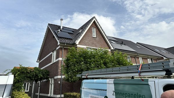 9 zonnepanelen en omvormers in Apeldoorn