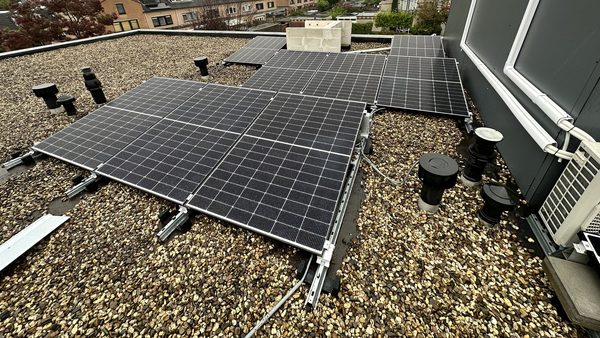 Zonnepaneleninstallatie in Apeldoorn met Jinko panelen