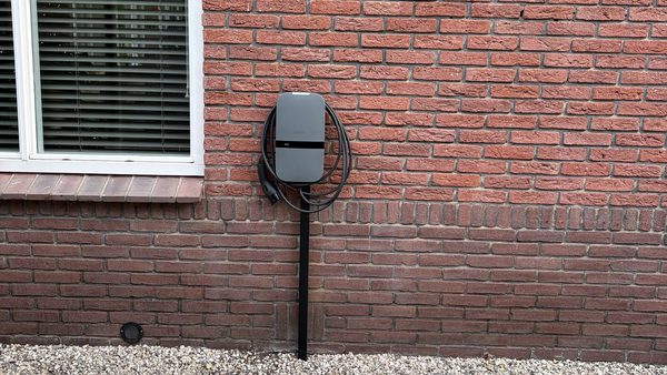 Efficiënte laadoplossing op oprit in Apeldoorn