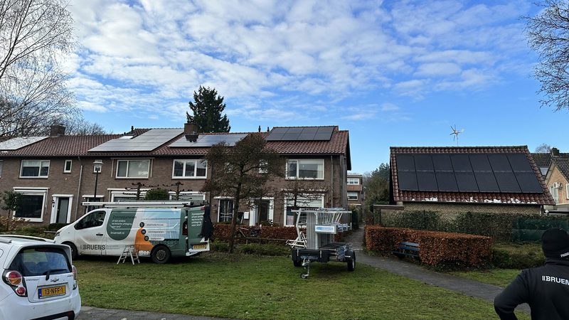 Zonnepanelenproject op daken in Apeldoorn