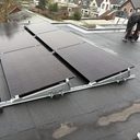 6 all-black zonnepanelen op plat dak in Zutphen