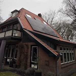 13 full-black zonnepanelen met Enphase in Apeldoorn - Afbeelding 1