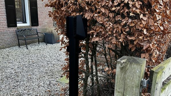 Installatie van geavanceerde laadpaal in Sinderen