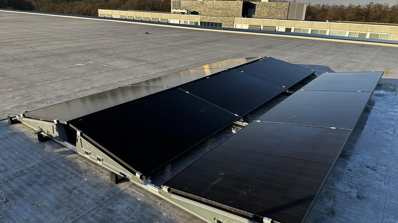 Zonnepanelen installatie op plat dak in Apeldoorn