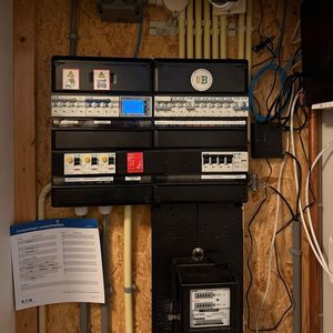 22kW laadpaal aan gevel in Apeldoorn - Afbeelding 4