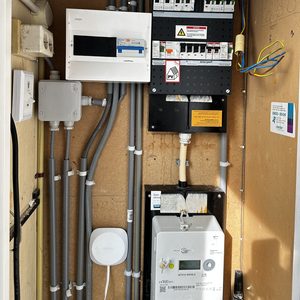 Energiezuinige laadoplossing op de oprit in Apeldoorn - Afbeelding 1
