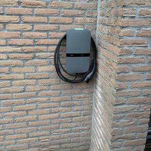 Energiezuinige laadpaal met zonne-energie in Apeldoorn - Afbeelding 2