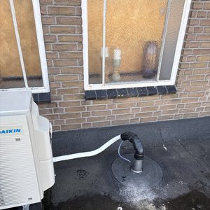Single-split airco met buitenunit op dak in Apeldoorn - Afbeelding 3