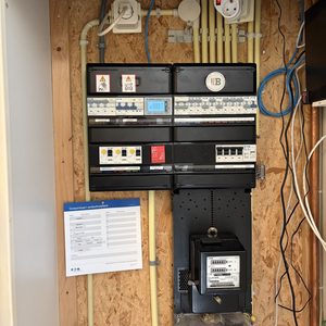 8 zonnepanelen geplaatst in Apeldoorn - Afbeelding 3