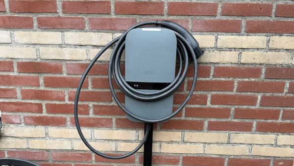22kW laadpaal aan gevel in Apeldoorn