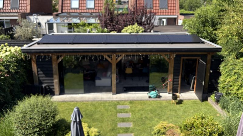 10 full black zonnepanelen in Apeldoorn