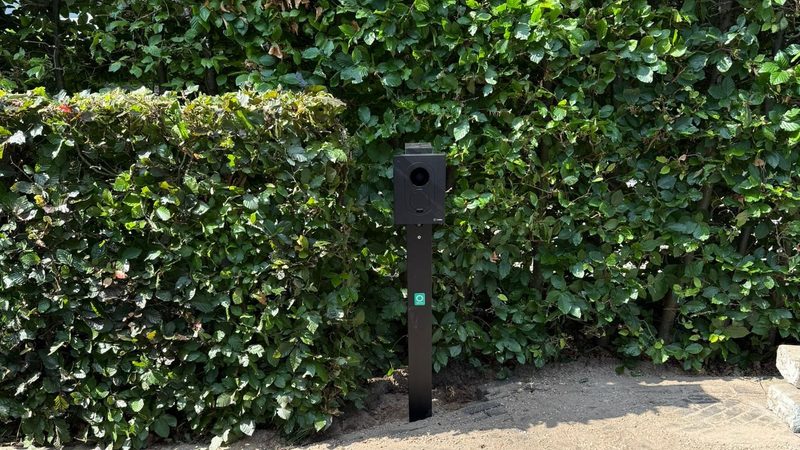 Zaptec Go 2 laadpaal op paal in Apeldoorn
