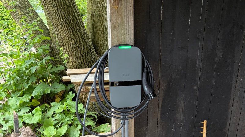 Slimme laadpaal bij carport in Welsum