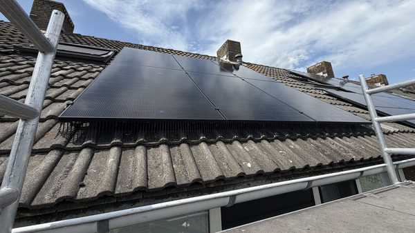 Zonnepanelen met hybride omvormer in Apeldoorn