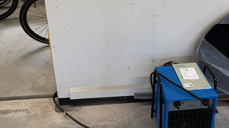 Slimme Zaptec laadpaal in garage in Apeldoorn